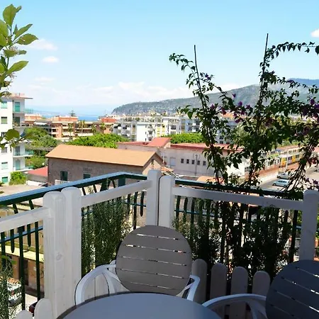 Luiselle Charming Center Pensión 4*