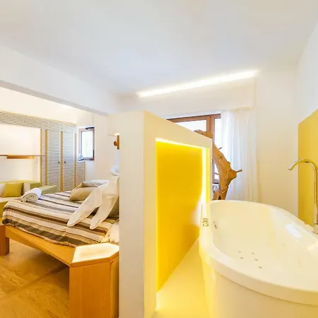 Luiselle Charming Center