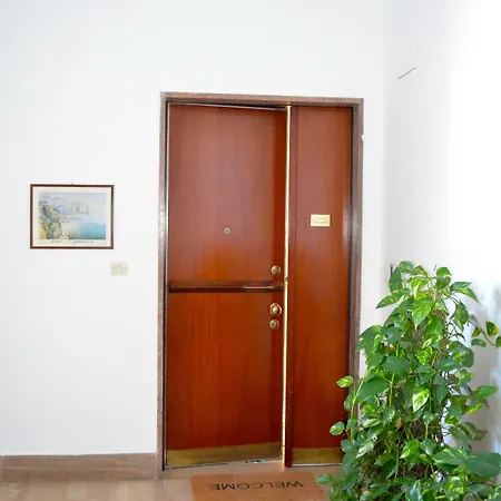 Πανσιόν Luiselle Charming Center