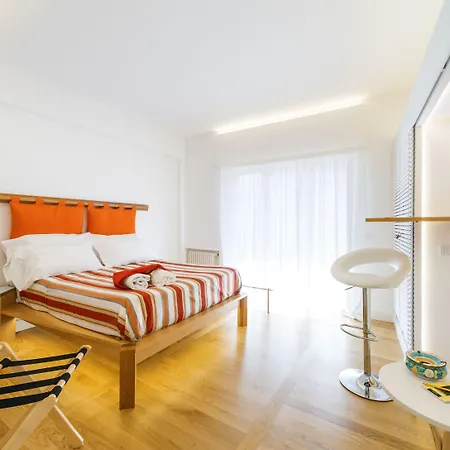 Luiselle Charming Center