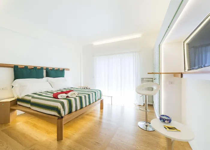 Luiselle Charming Center