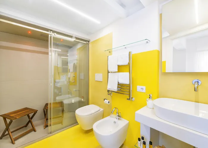 Luiselle Charming Center بيت ضيافة