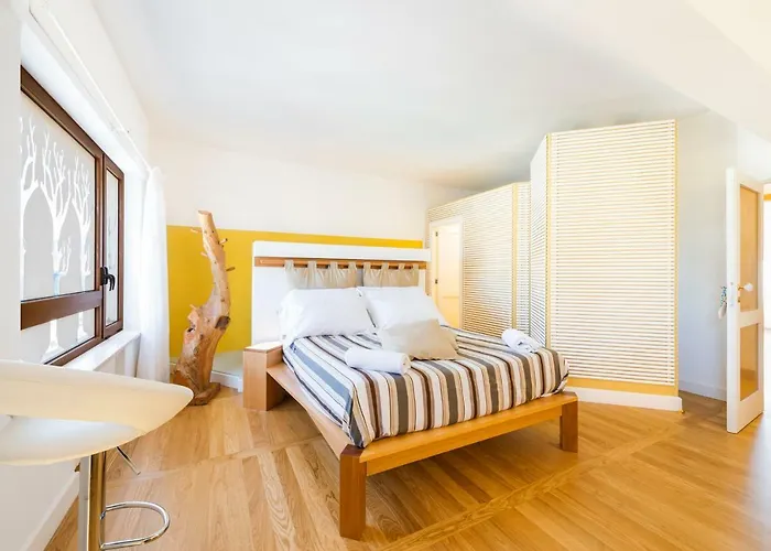 Luiselle Charming Center