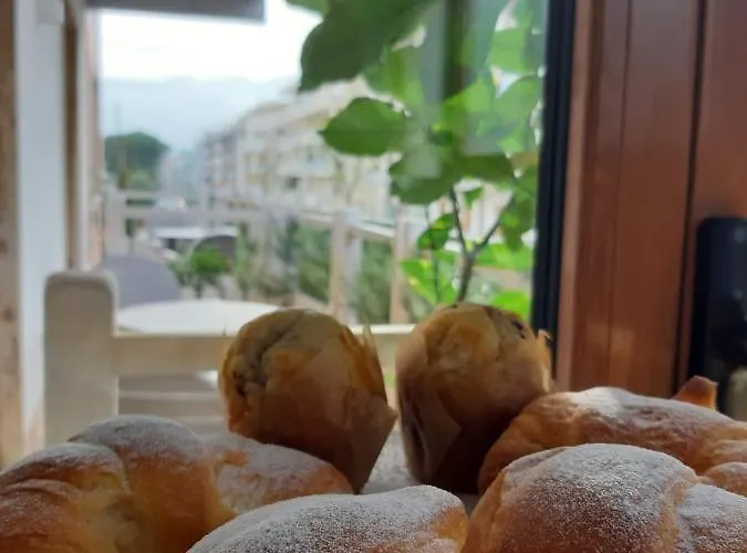 Luiselle Charming Center بيت ضيافة