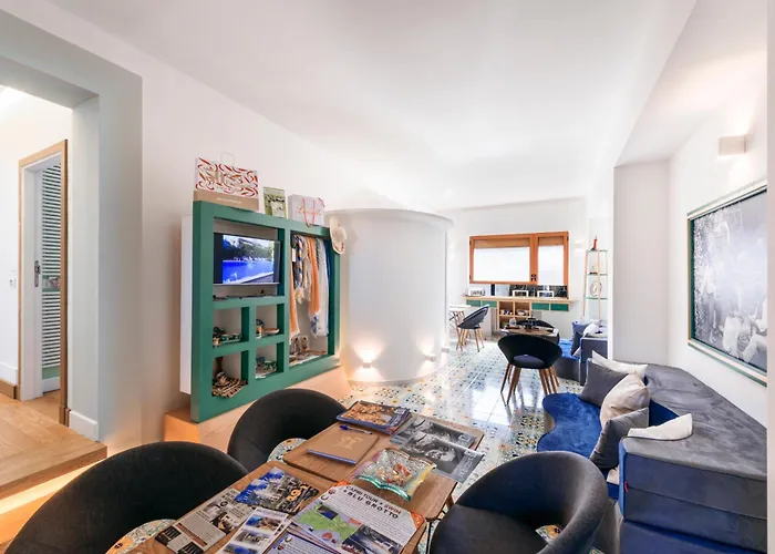 Luiselle Charming Center 4* سورينتو