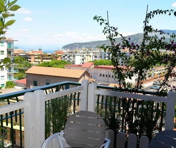 Luiselle Charming Center بيت ضيافة 4*